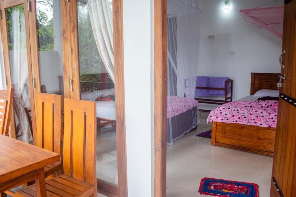 Amado Homestay Ella Esterno foto