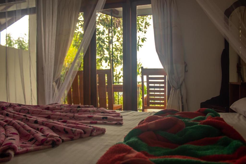 Amado Homestay Ella Esterno foto