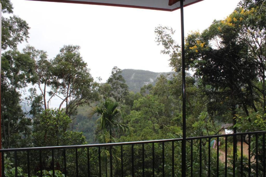 Amado Homestay Ella Esterno foto