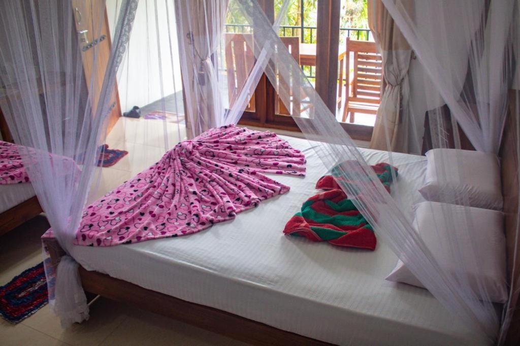 Amado Homestay Ella Esterno foto