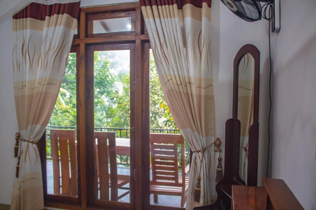 Amado Homestay Ella Esterno foto