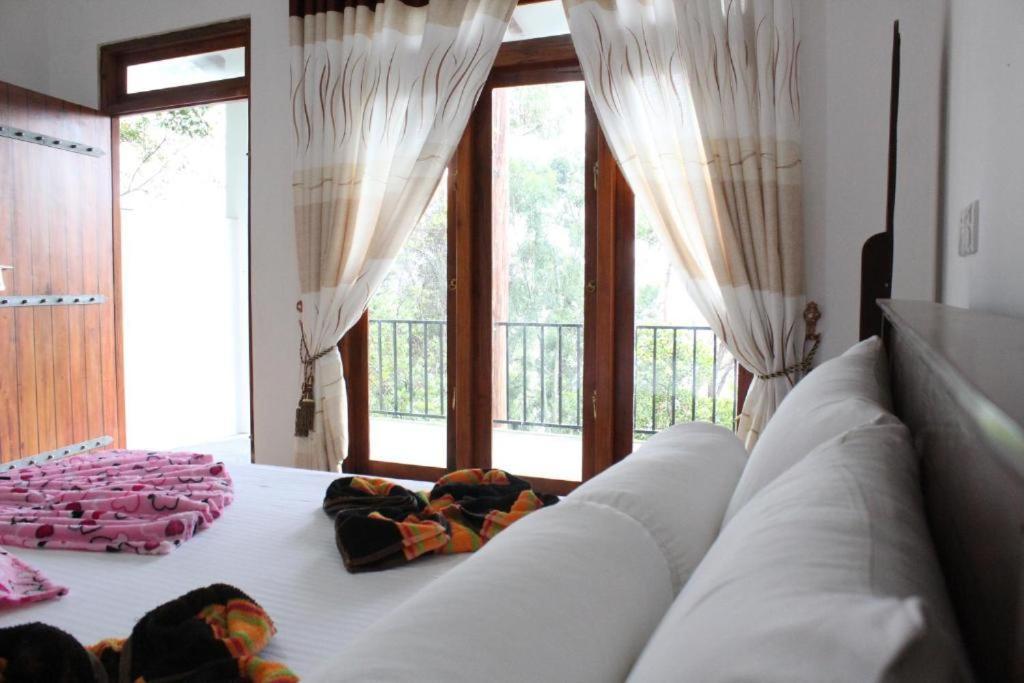 Amado Homestay Ella Esterno foto