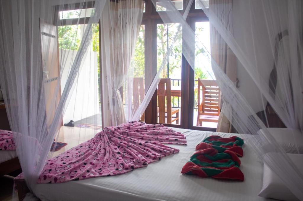 Amado Homestay Ella Esterno foto
