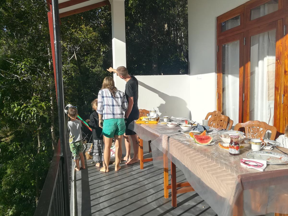 Amado Homestay Ella Esterno foto