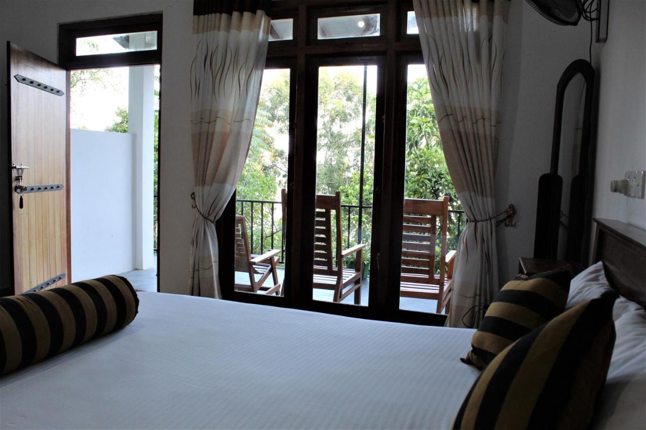 Amado Homestay Ella Esterno foto