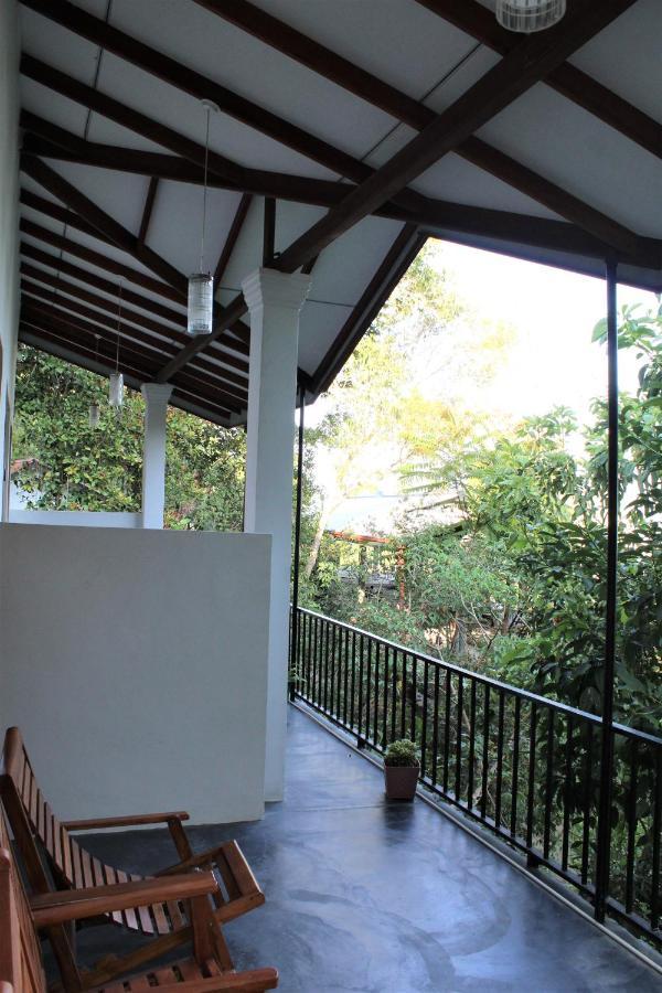 Amado Homestay Ella Esterno foto