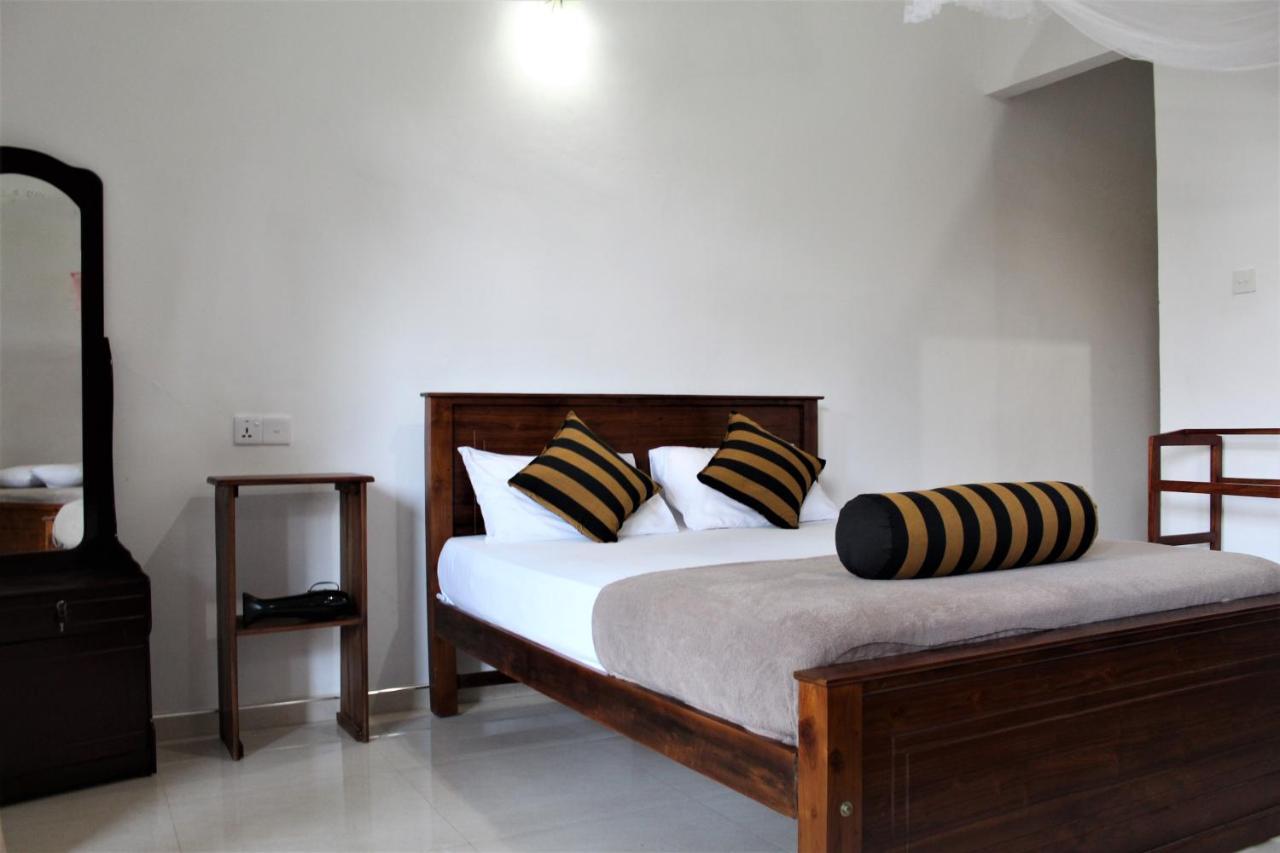 Amado Homestay Ella Esterno foto