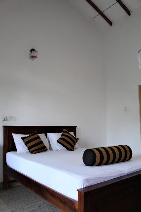 Amado Homestay Ella Esterno foto