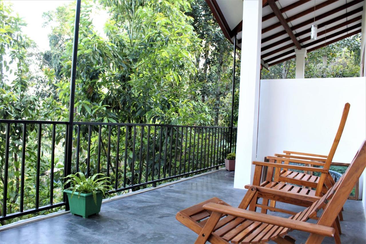 Amado Homestay Ella Esterno foto